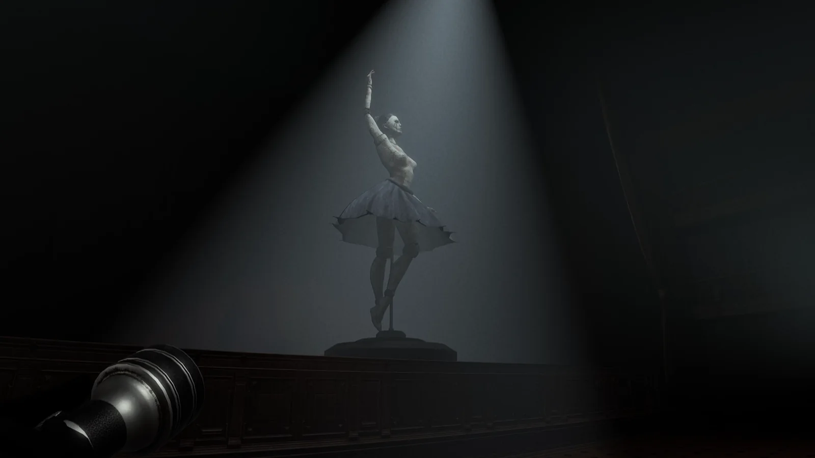 A spotlight reveals a statue in a dark room in Invokyr.